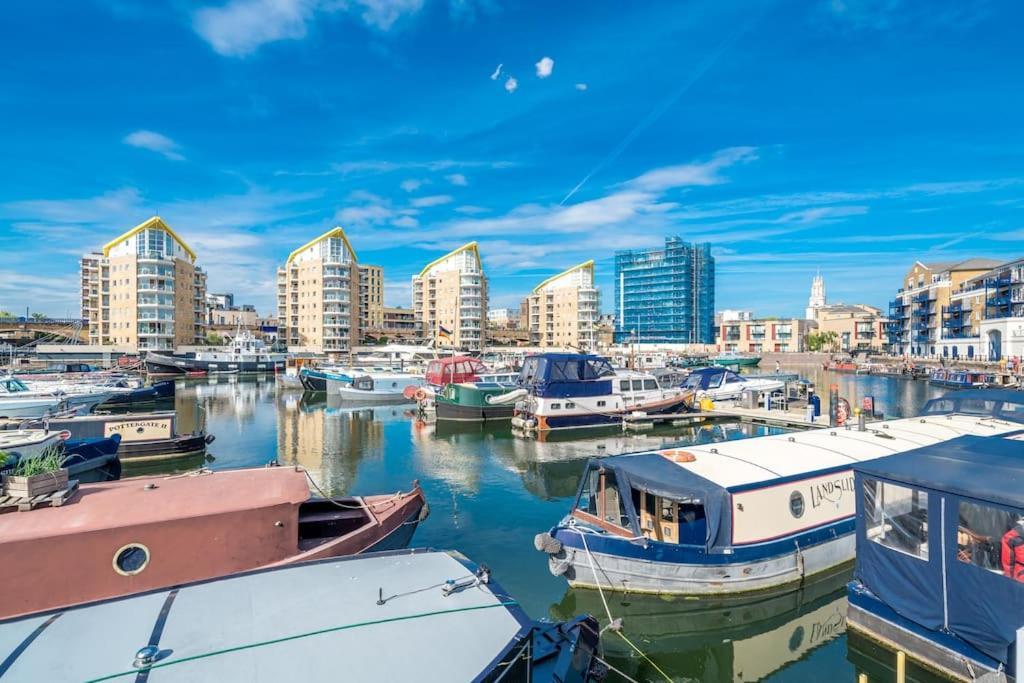 Luxurious Houseboat Near Canary Wharf In 런던 외부 사진