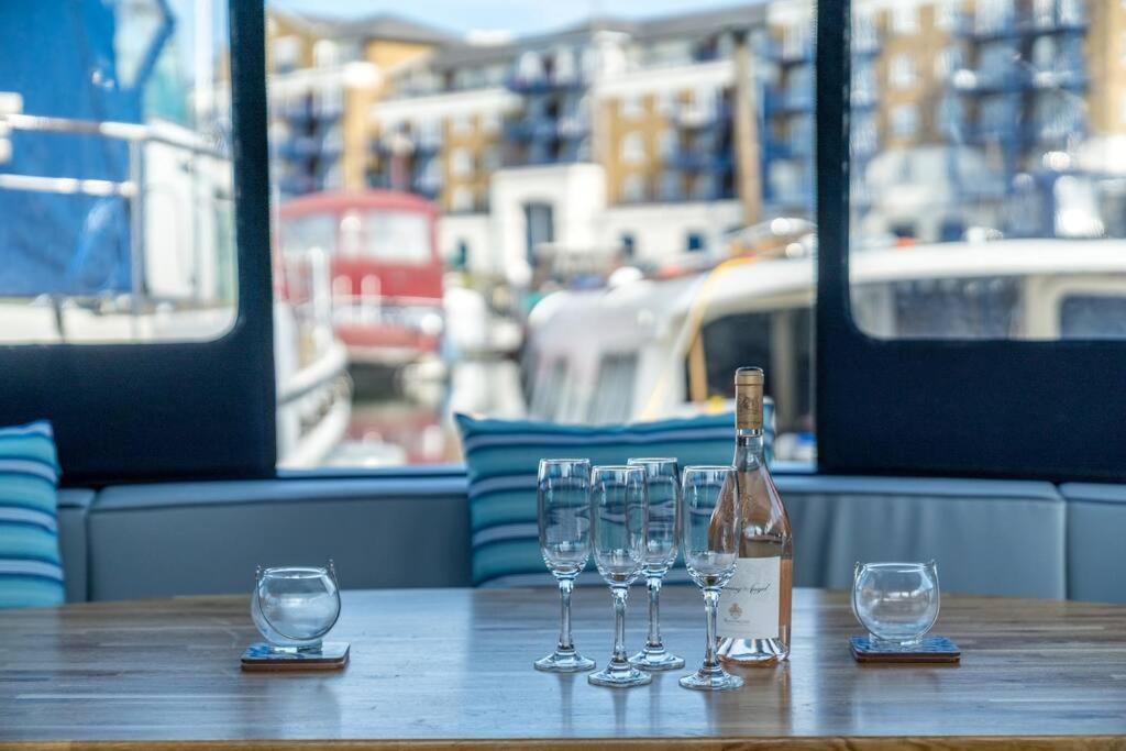 Luxurious Houseboat Near Canary Wharf In 런던 외부 사진